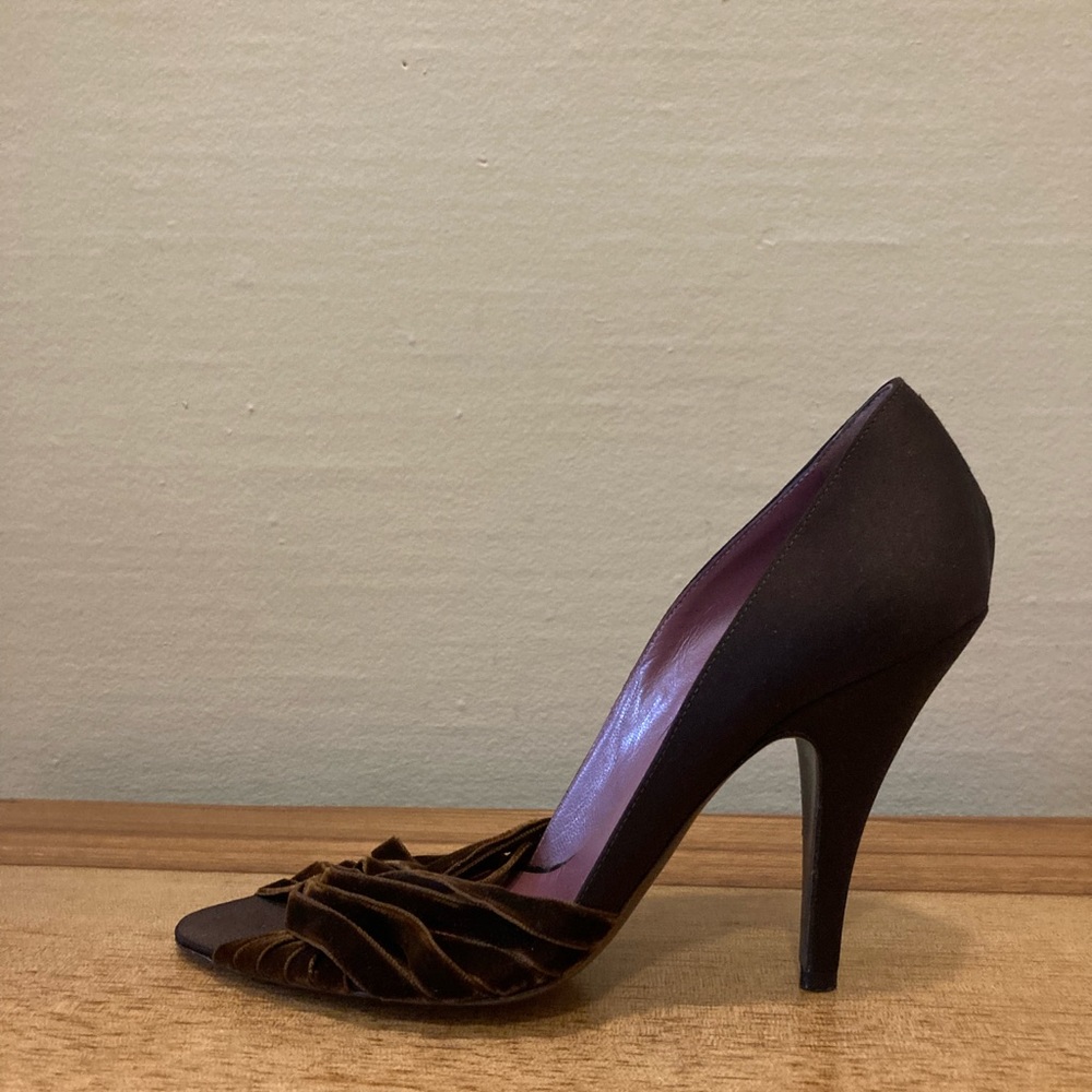 Vintage style brown satin pumps